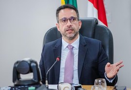 Paulo Dantas anuncia pagamento do 14º salário a servidores da rede estadual de ensino