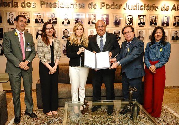 Setur assina termo de cooperação para inserir mulheres vítimas de violência no Programa Escola do Turismo