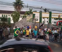 Protesto em prol de Bolsonaro se mantém e causa transtornos na Av. Fernandes Lima