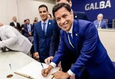Rodrigo abre mão do maior instrumento de poder: a caneta de prefeito