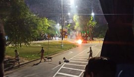 Acusados de tráfico fecham via em protesto por prisão de membro de grupo, no Vergel
