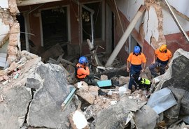 Um mês após explosão de Beirute equipes de resgates encontram sinais de vida nos escombros