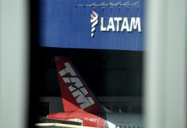 Garoto de 9 anos burla fiscalização, entra escondido em avião e viaja só de Manaus até SP