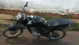 Homem é preso após ser encontrado com moto roubada