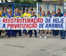Trabalhadores protestam contra reajuste dos Correios e ameaçam greve