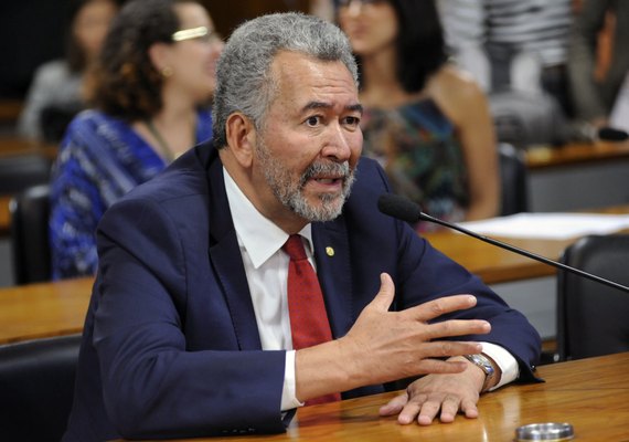 Deputado federal Paulão diz que Moro é uma farsa