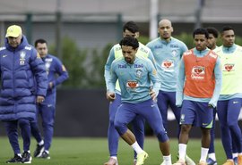 Com equipe completa, Ancelotti comanda atividade em Londres