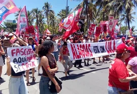Manifestação reúne apoiadores de Lula na orla de Pajuçara, em Maceió