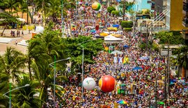 Maceioenses e turistas se despedem do Carnaval 2020