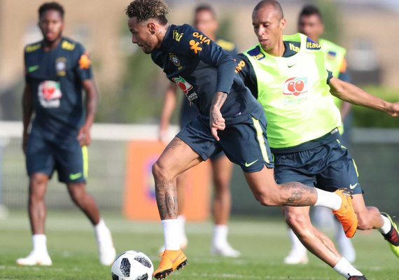 Fagner vai a campo, e Tite testa trio de ataque contra zaga titular