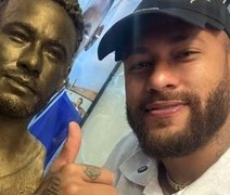 Neymar ganha busto e estátua em homenagem na Vila Belmiro