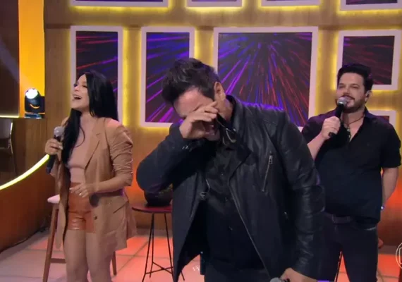 Vocalista do Calcinha Preta chora ao homenagear Paulinha em programa de TV; veja o vídeo