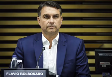E-mails da PF indicam vínculo entre conta de Flávio Bolsonaro e advogado investigado no caso INSS