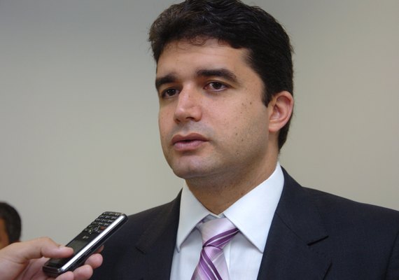 Rui Palmeira decide adiar reforma da previdência estadual