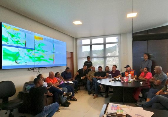 Cidade do interior de AL monta plano de ação para prevenir danos durantes fortes chuvas