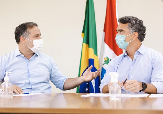 Governo de Alagoas anuncia distribuição mensal de kits menstruais para alunas da rede estadual