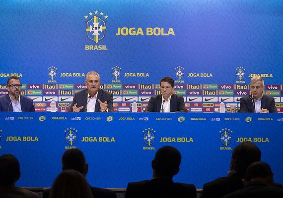Tite poupa Neymar e atletas que jogam no Brasil de convocação