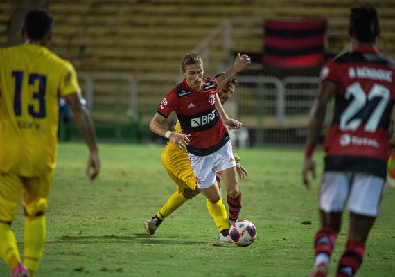 Flamengo derrota Madureira com goleada de 5 a 1