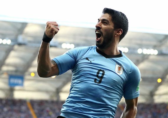Uruguai vence a Arábia Saudita e vai às oitavas; Rússia também passa