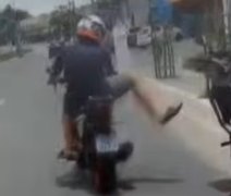 Motociclista ameaça agente de trânsito com faca durante fiscalização de rotina