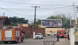 VÍDEO: Poste em curto-circuito assusta moradores em Maceió