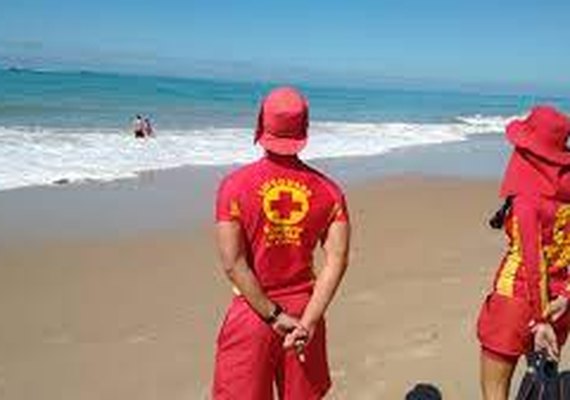 Garoto de 19 anos se afoga em praia de Maceió