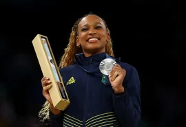 Rebeca Andrade conquista a prata na final do salto nos Jogos de Paris