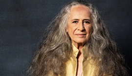 Maria Bethânia chega aos 80 anos como referência da música brasileira