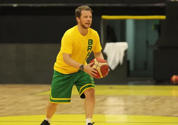 Gustavo De Conti deixa o comando da seleção masculina de basquete