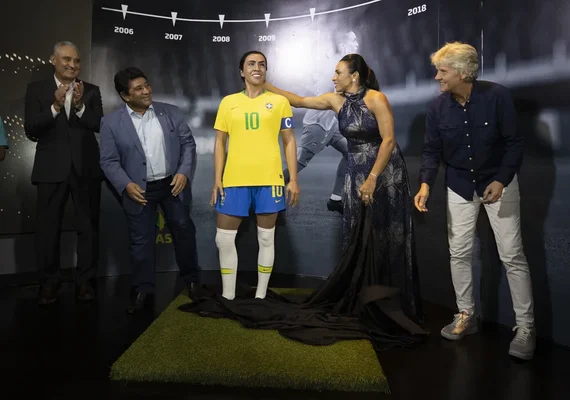 Alagoana Marta é homenageada com estátua de cera no Museu da Seleção Brasileira