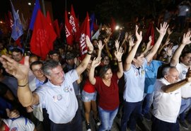 Em caminhada, Collor promete uma Polícia que não discrimina a população