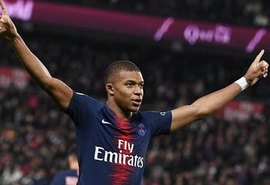 Autor de quatro gols, Mbappé ganha elogios de Neymar