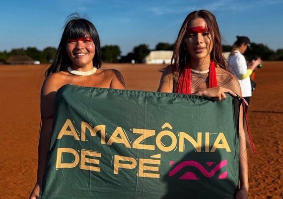 Anitta visita aldeia indígena no Mato Grosso e é elogiada na internet