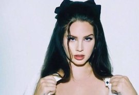 Lana Del Rey anuncia dois álbuns após 3 anos sem lançamentos