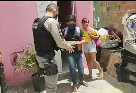 Garoto recebe material escolar após bilhete comovente a policiais