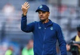 Auxiliar técnico do Grêmio, Alexandre Mendes é preso no Aeroporto Salgado Filho