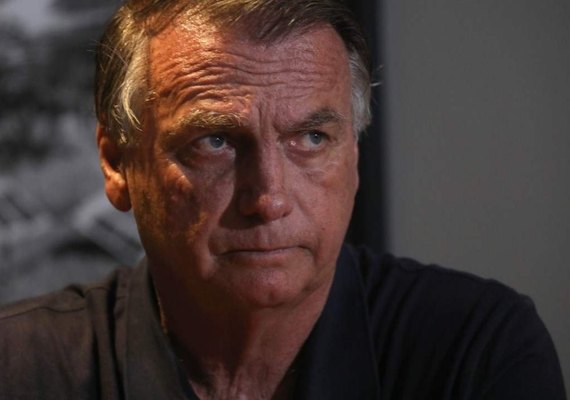 Bolsonaro passa por nova consulta de urgência e cancela agendas em todo o mês de julho