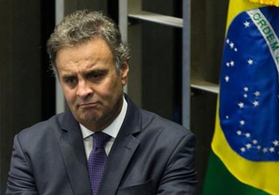 Aécio Neves desiste de reeleição ao senado e sai para federal