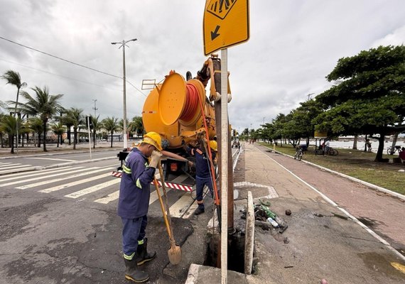 Seminfra realiza limpeza da drenagem no Jaraguá para evitar alagamentos