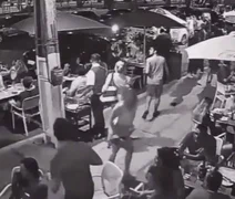 Vídeo: Clientes de bar em Recife confundem turma de crossfit com arrastão e fogem correndo