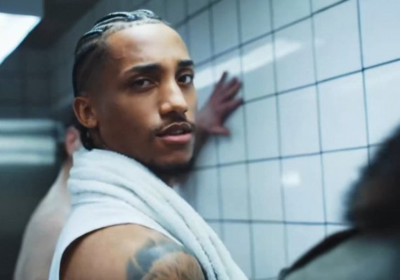De fora da Copa, João Pedro aparece em clipe de Madonna
