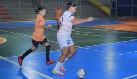 Programa 'Ela Se Garante' tem aula inaugural dos novos times femininos de handebol e futsal