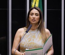 Após ser vista abraçando Lula na posse, ex-ministra de Bolsonaro deixa o PL; veja vídeo