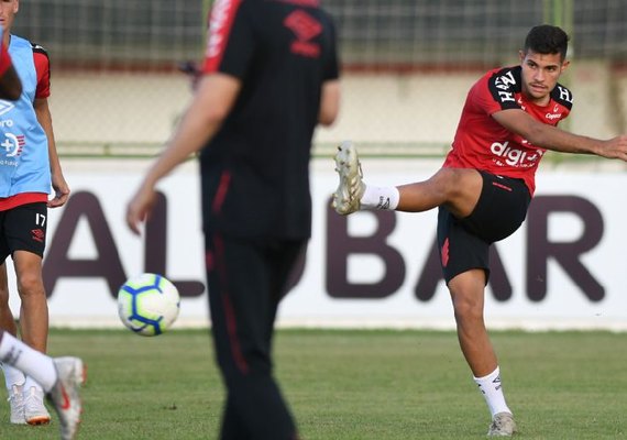 Athletico-PR faz último treino com equipe reserva antes de encarar o CSA