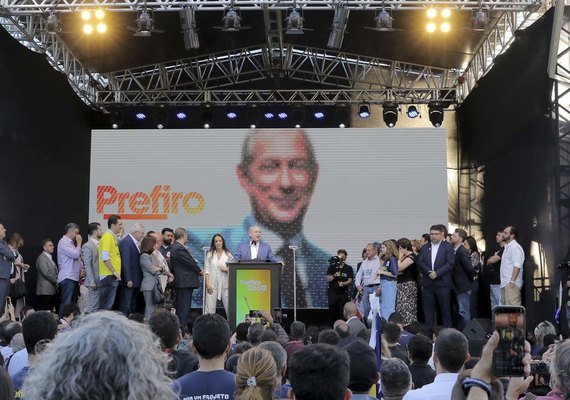Ciro Gomes registra candidatura à presidência no TSE