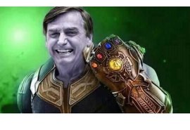 Tentativa de trazer joias ilegamente do governo Bolsonaro ao Brasil gera memes; veja