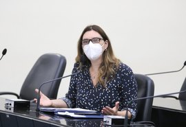 “O governador não dialoga, não divide as decisões”, diz deputada