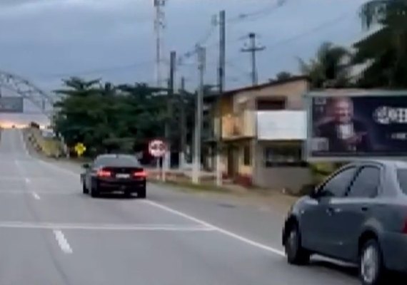 Vídeo mostra motorista de BMW fugindo sem prestar socorro após atropelar ciclistas em Marechal Deodoro