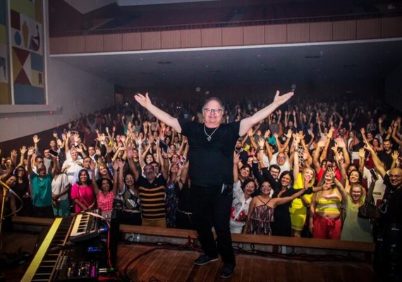 Guilherme Arantes emociona público na abertura do Festival de Música de Penedo