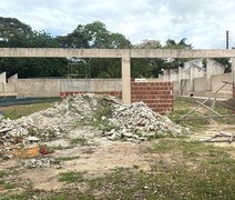 Escola Municipal Zumbi dos Palmares sofre por um ano com falta de professores e abandono